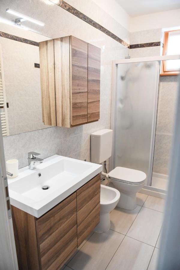 Blue Apartment - A Due Passi Dal Lago, Parcheggio Privato Lazise Eksteriør billede
