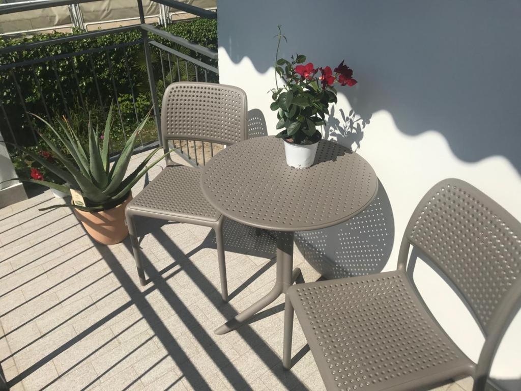 Blue Apartment - A Due Passi Dal Lago, Parcheggio Privato Lazise Eksteriør billede
